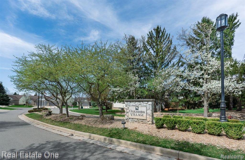 240 WINDING BROOK, 104, Commerce Twp, MI 48390 — Photo 27