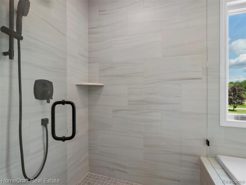 6807 SUNSET Drive, South Lyon, MI 48178 — Photo 34