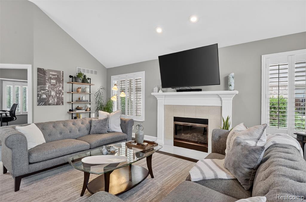 46582 Middle Brook Drive, Macomb, MI 48044 — Photo 6