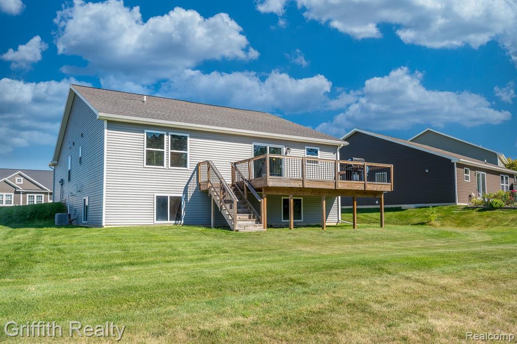 3576 AMBER OAKS Drive, Howell, MI 48855 — Photo 2