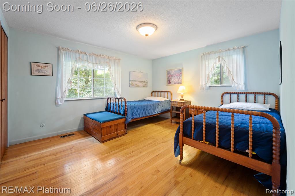 9460 Deer Park Court, Fenton, MI 48430 — Photo 30