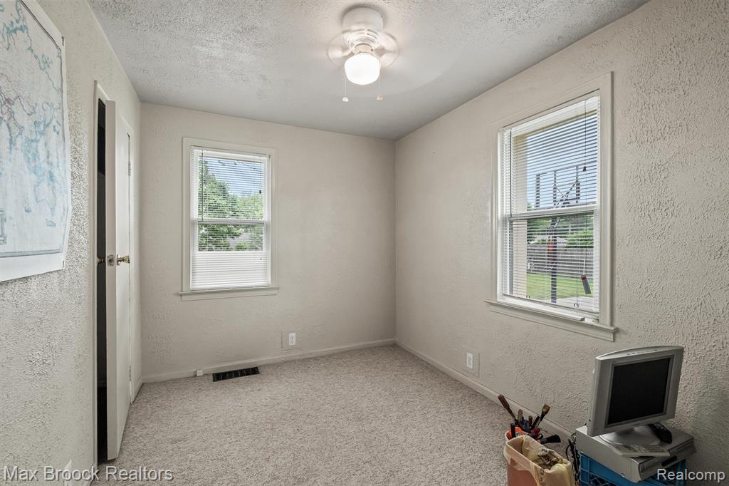 67 W Columbia Avenue, Pontiac, MI 48340 — Photo 24