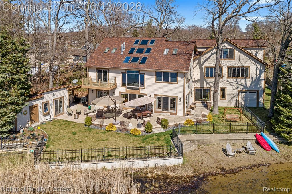 1100 Clearwater Boulevard, White Lake, MI