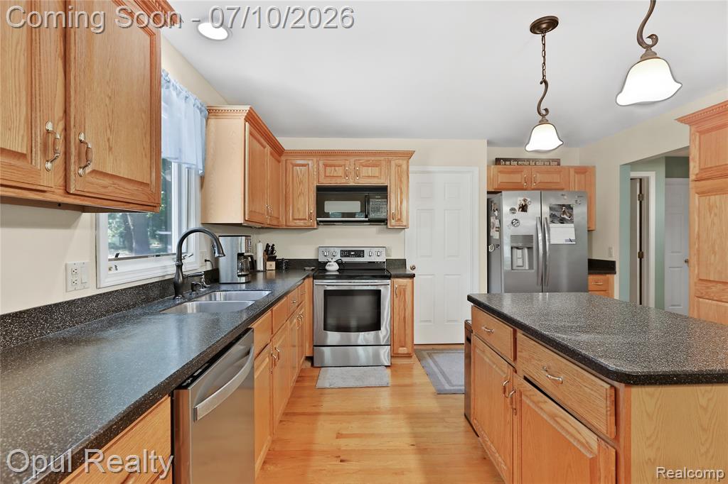 7725 Partridge Hill Drive, Brighton, MI 48116 — Photo 18
