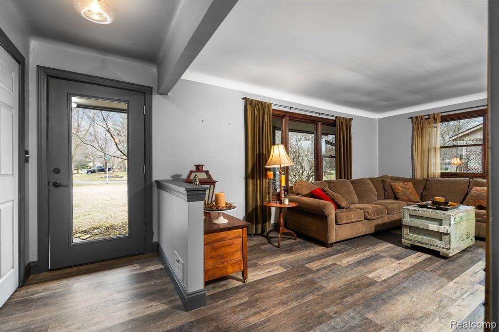 6165 VENICE Drive, Commerce Twp, MI 48382 — Photo 2