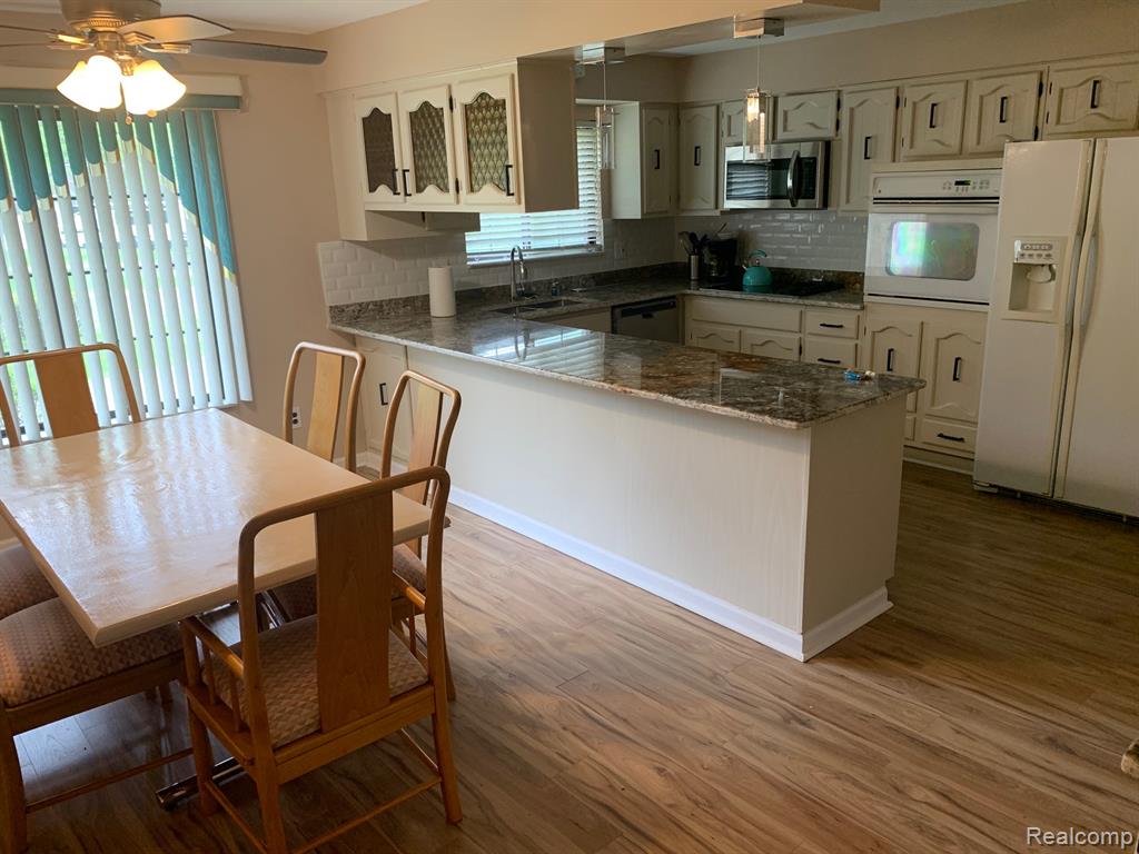 5018 LAKE BLUFF Road, West Bloomfield, MI 48323 — Photo 11