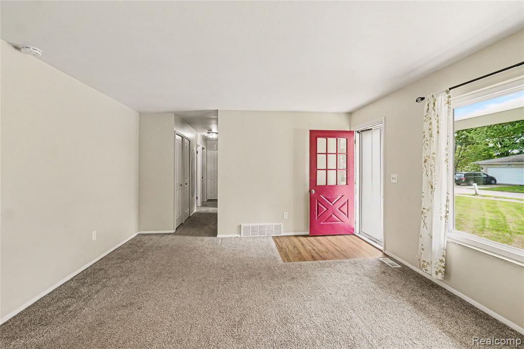 606 Hickory Street, Fenton, MI 48430 — Photo 4