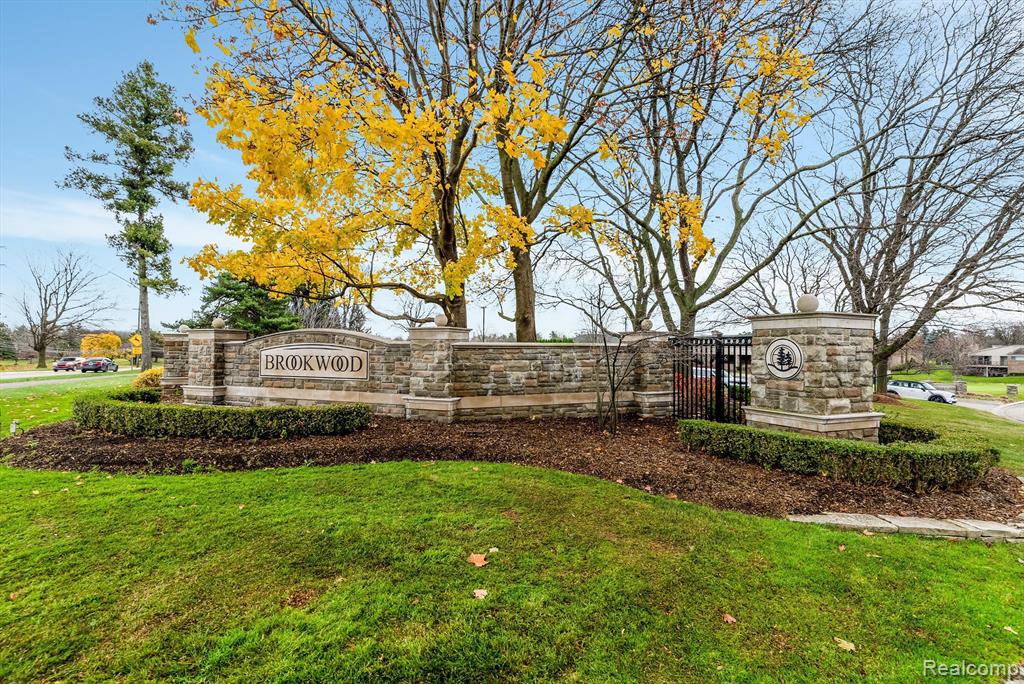 682 Heritage Lane S, Rochester Hills, MI 48309 — Photo 45