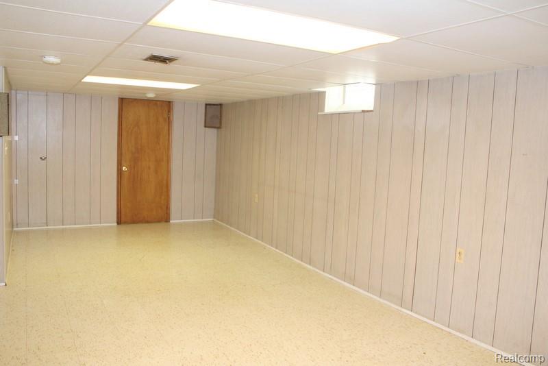 907 Farnham Avenue, Lincoln Park, MI 48146 — Photo 45
