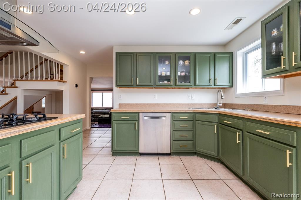 51 Hamata Avenue, Hazel Park, MI 48030 — Photo 17