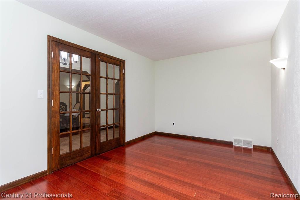 46498 HOUGHTON Drive, Shelby, MI 48315 — Photo 30