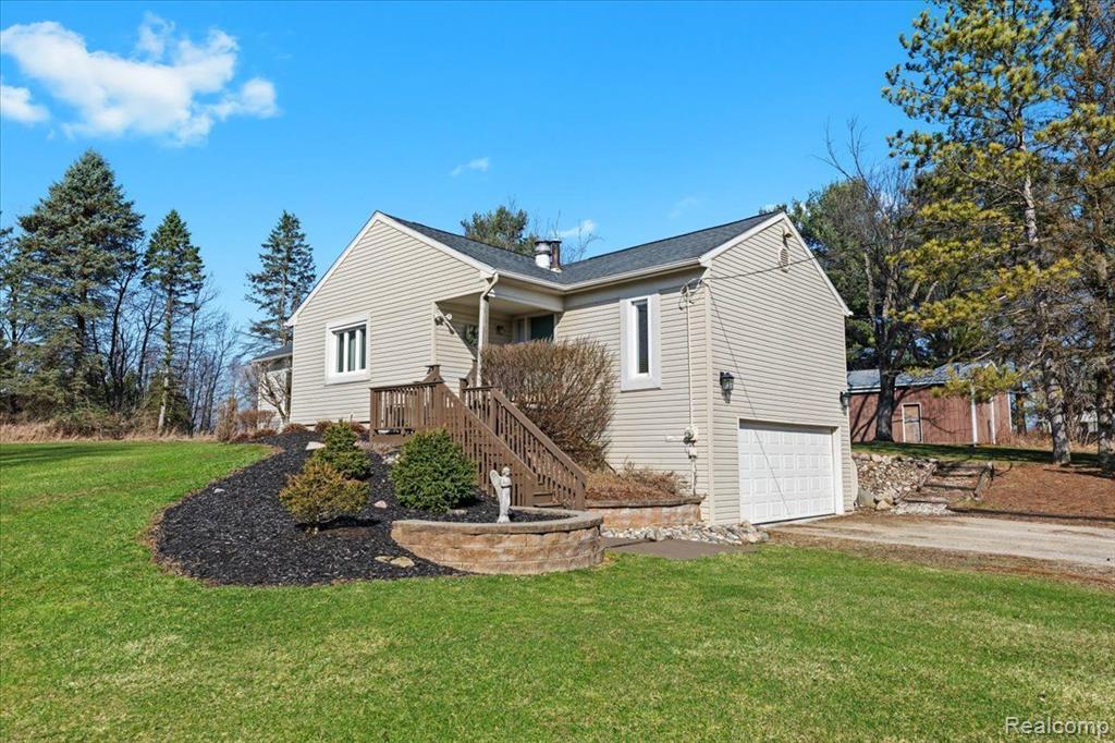 8470 WASHBURN Road, Goodrich Vlg, MI — Photo 33