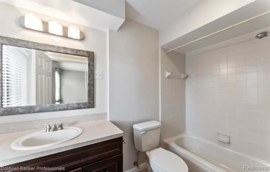 708 Preston Court, Rochester Hills, MI 48307 — Photo 17