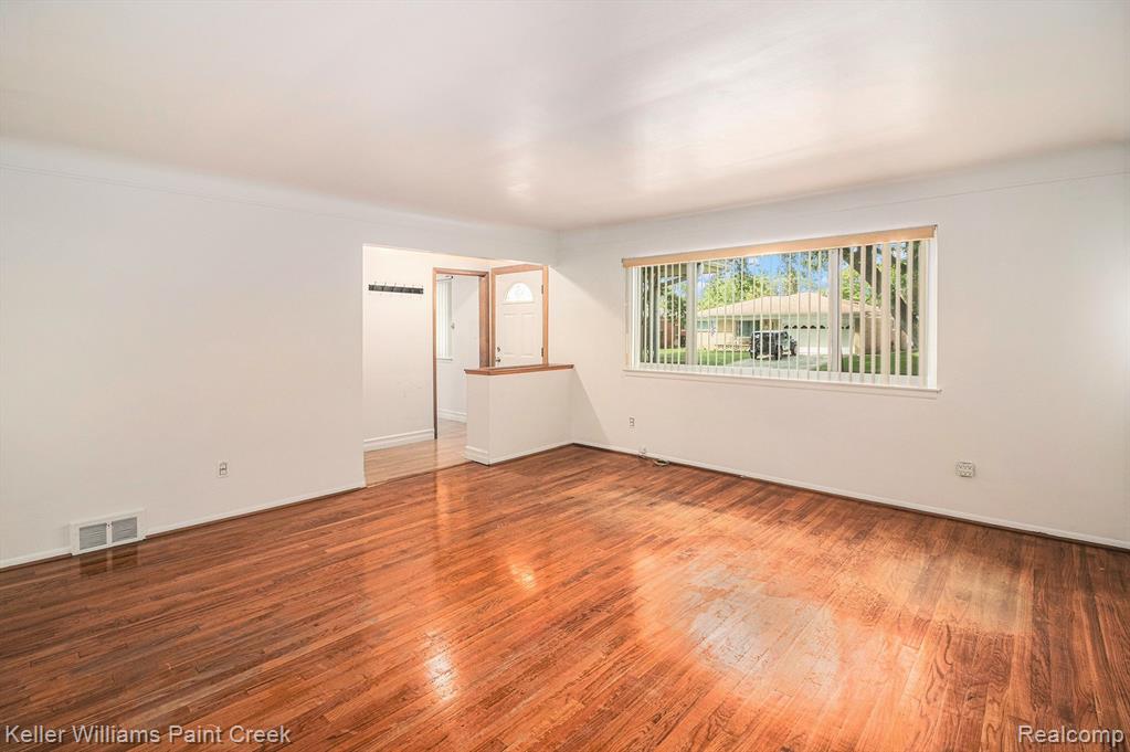 8160 Busch Street, Center Line, MI 48015 — Photo 4