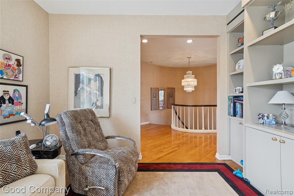 5104 Woodcliff Hill Road W, West Bloomfield, MI 48323 — Photo 9