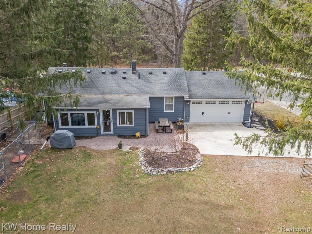 4215 Newton Road, Commerce Twp, MI 48390 — Photo 24