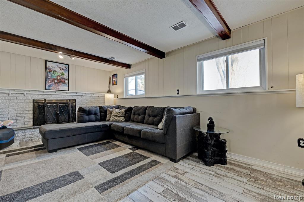 4380 Baza, Leonard, MI 48367 — Photo 25