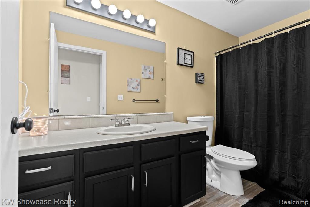 4665 Lakeborn Drive, White Lake, MI 48383 — Photo 19
