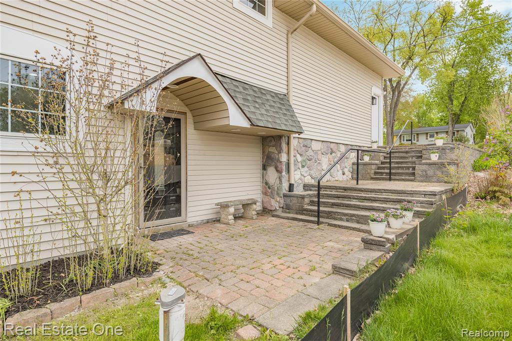 9047 Gale Road, White Lake, MI — Photo 7