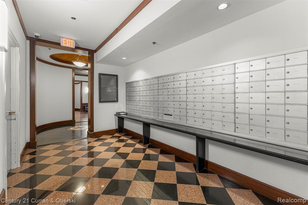 250 E Harbortown Drive, 708, Detroit, MI 48207 — Photo 32