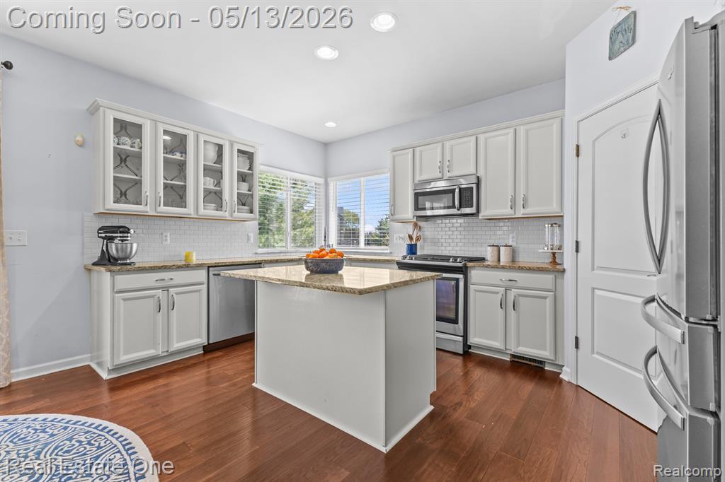 2057 Warbler Court, Commerce Twp, MI 48382 — Photo 7