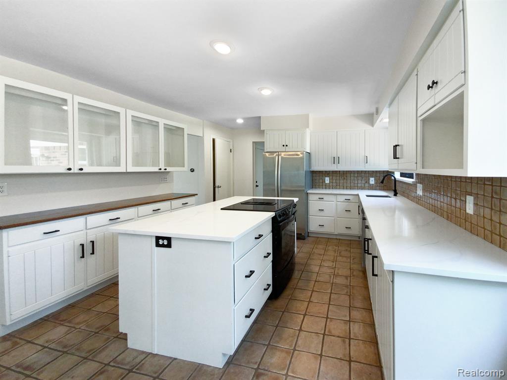 2887 BAYLIS Drive, Ann Arbor, MI 48108 — Photo 8