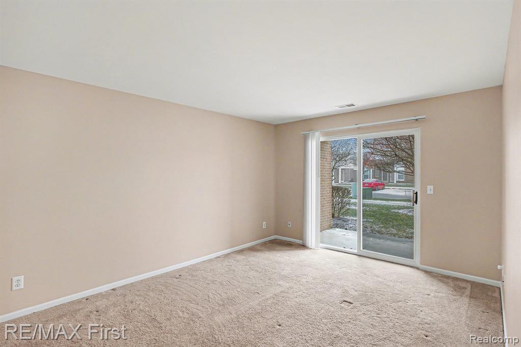46124 Allenton Drive, Macomb, MI 48044 — Photo 12