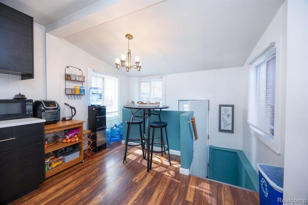 569 CLEOPHUS Parkway, Lincoln Park, MI 48146 — Photo 13