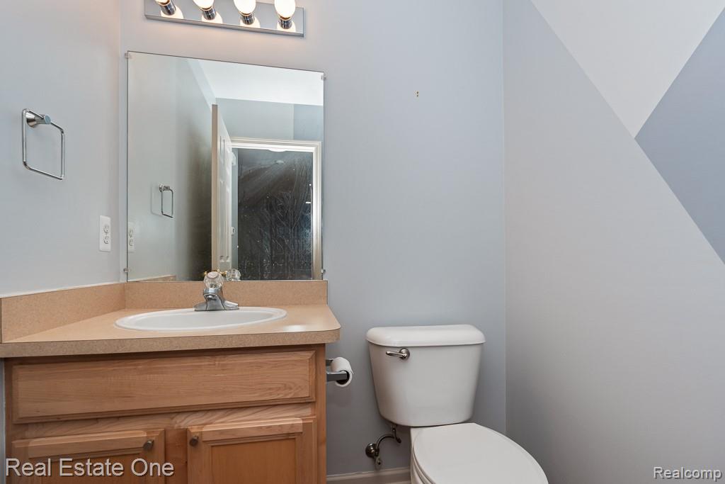 6963 Edgewater Drive, Troy, MI 48085 — Photo 11