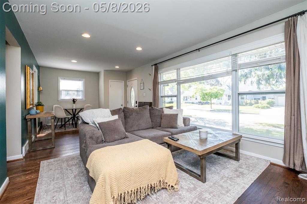 8796 Saratoga Street, Oak Park, MI 48237 — Photo 10