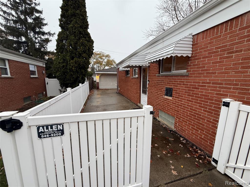 6193 N Bankle Court, Dearborn Heights, MI 48127 — Photo 15