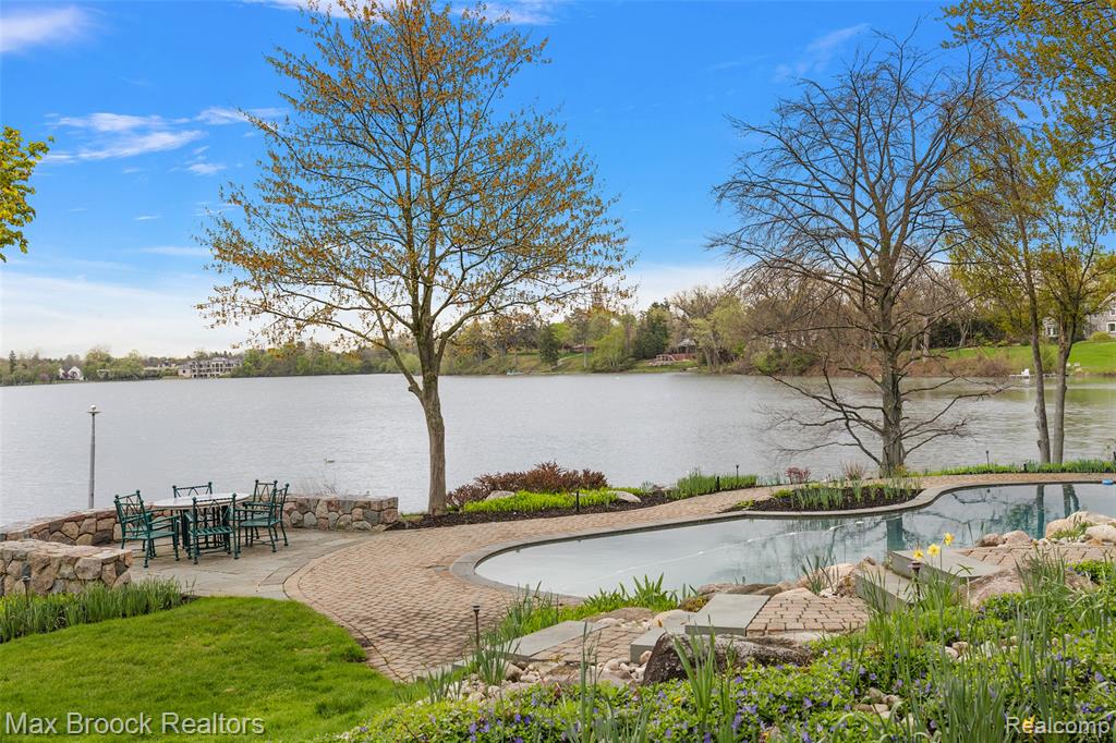 3945 Kirkland Court, Bloomfield Hills, MI 48302 — Photo 33