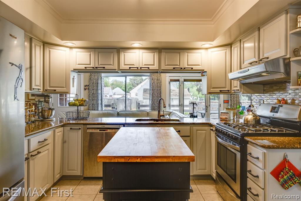620 W BRECKENRIDGE Street, Ferndale, MI 48220 — Photo 12