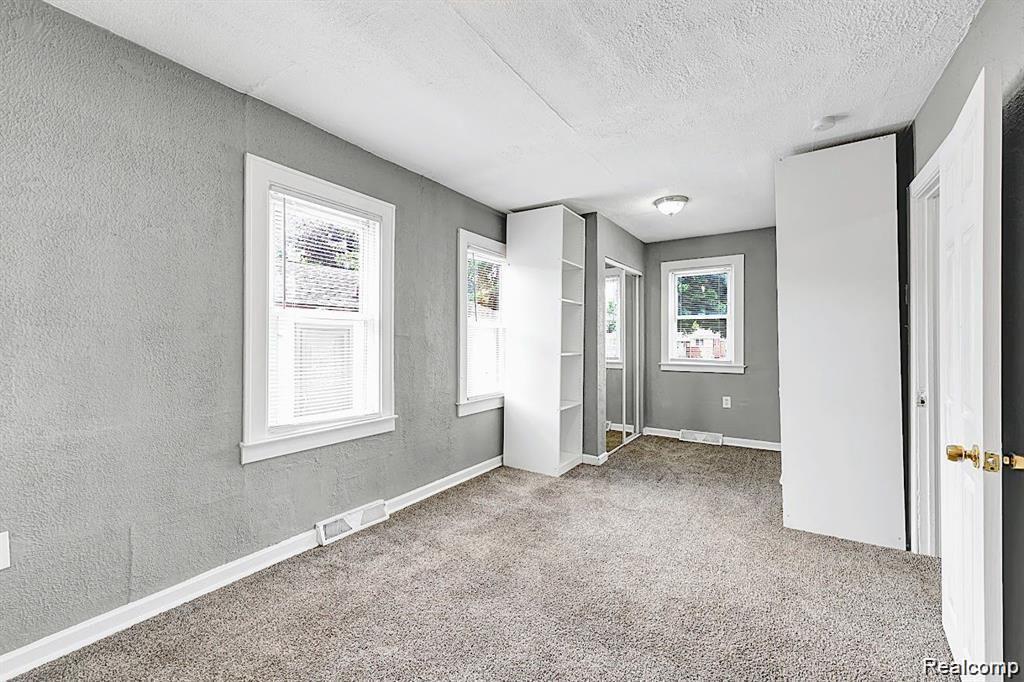 8676 Robindale Avenue, Dearborn Heights, MI 48127 — Photo 23