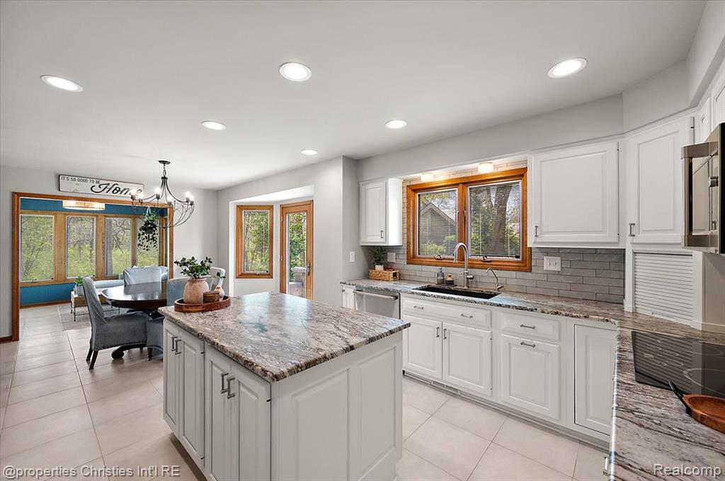 1071 Woodbridge Lane, Rochester, MI 48306 — Photo 17