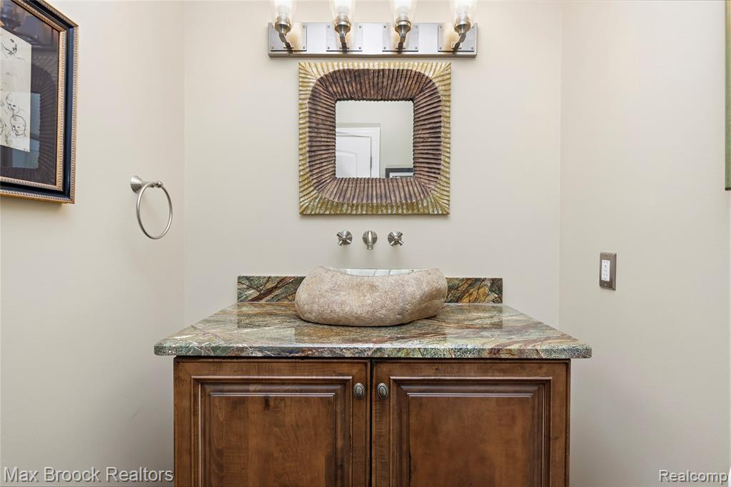 5867 BRAVO COURT, Orchard Lake Village, MI 48324 — Photo 34
