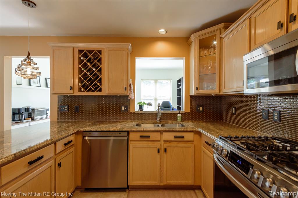 9501 Madison Drive, Belleville, MI 48111 — Photo 12