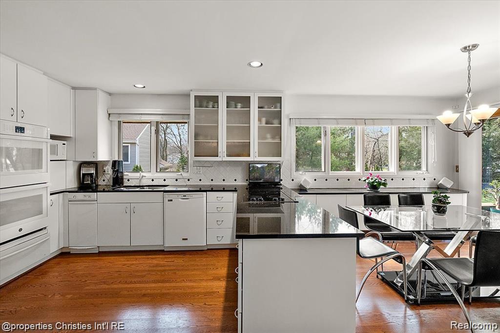 4566 Walden Drive, Bloomfield Hills, MI 48301 — Photo 16