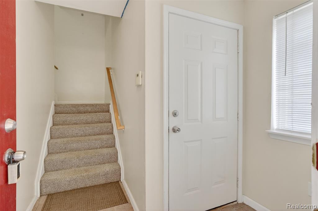 863 Amanda Lane, Pontiac, MI 48340 — Photo 2