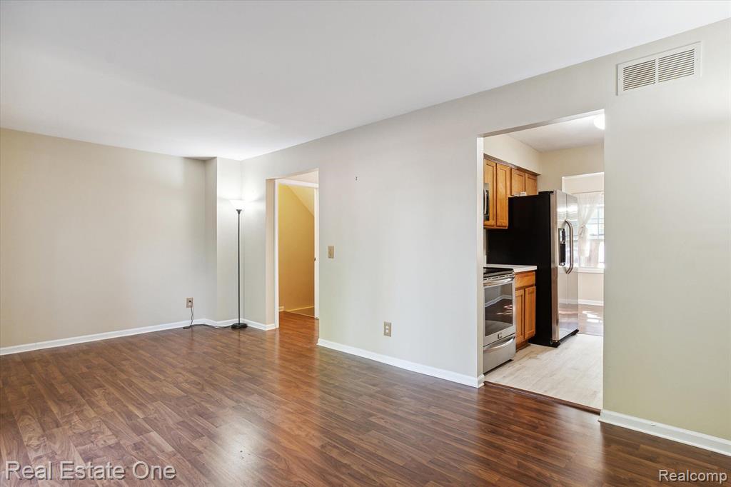 24762 Bashian Drive, Novi, MI — Photo 10