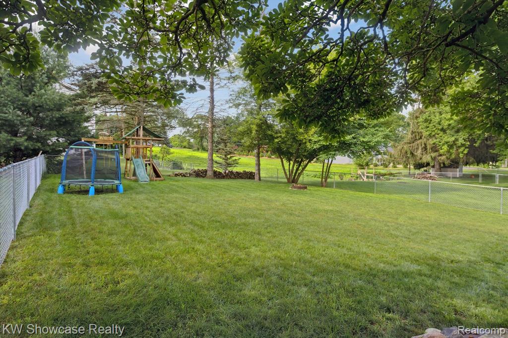 9296 Hilton Road, Brighton, MI 48114 — Photo 37