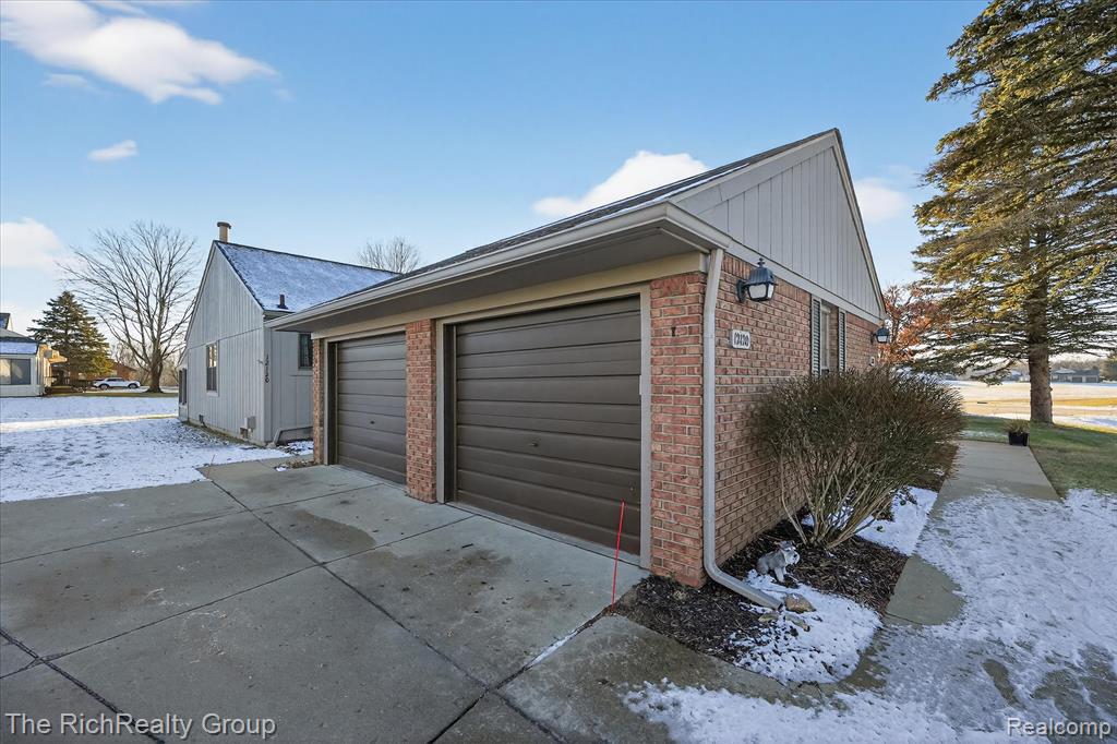 12116 Shenandoah Drive, South Lyon, MI 48178 — Photo 37