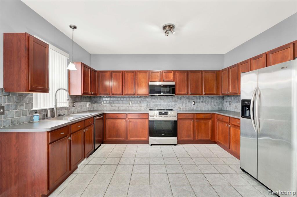 42849 Richmond Drive, Sterling Heights, MI 48313 — Photo 10