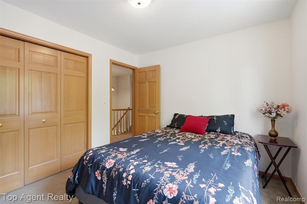 52825 Seven Oaks Drive, Utica, MI 48316 — Photo 32