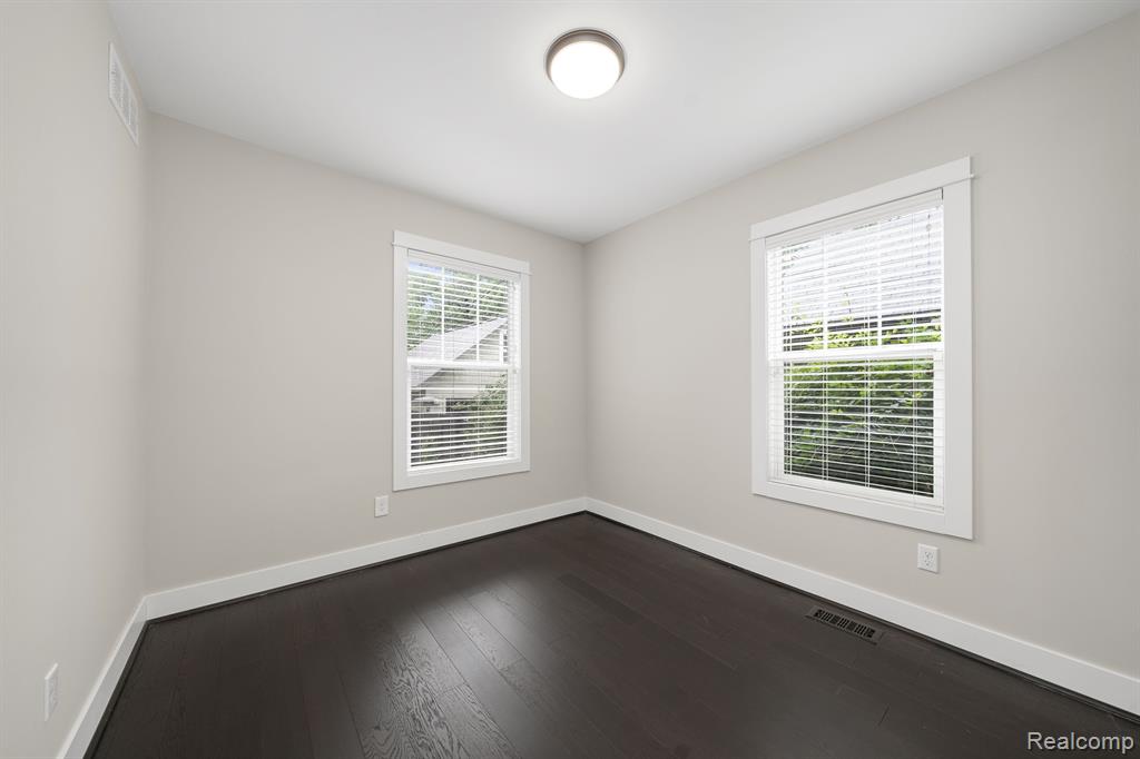 821 MAXWELL Avenue, Royal Oak, MI 48067 — Photo 15