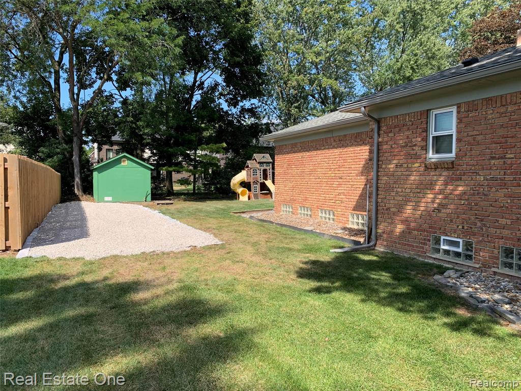 5051 FALMOUTH Drive, Troy, MI 48085 — Photo 34
