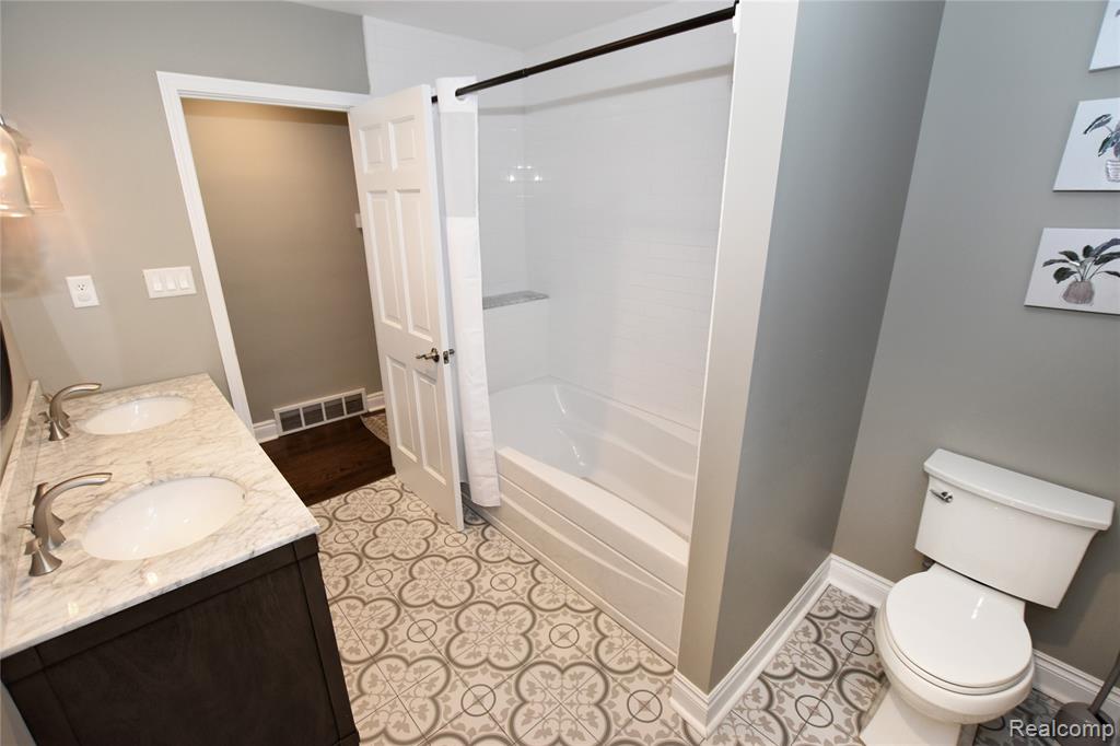 9497 Ellis Road, Clarkston, MI 48348 — Photo 12
