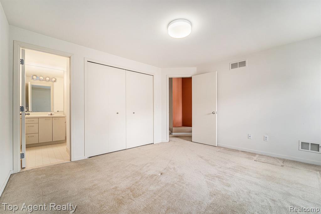 7369 Danbury Drive, West Bloomfield, MI — Photo 16