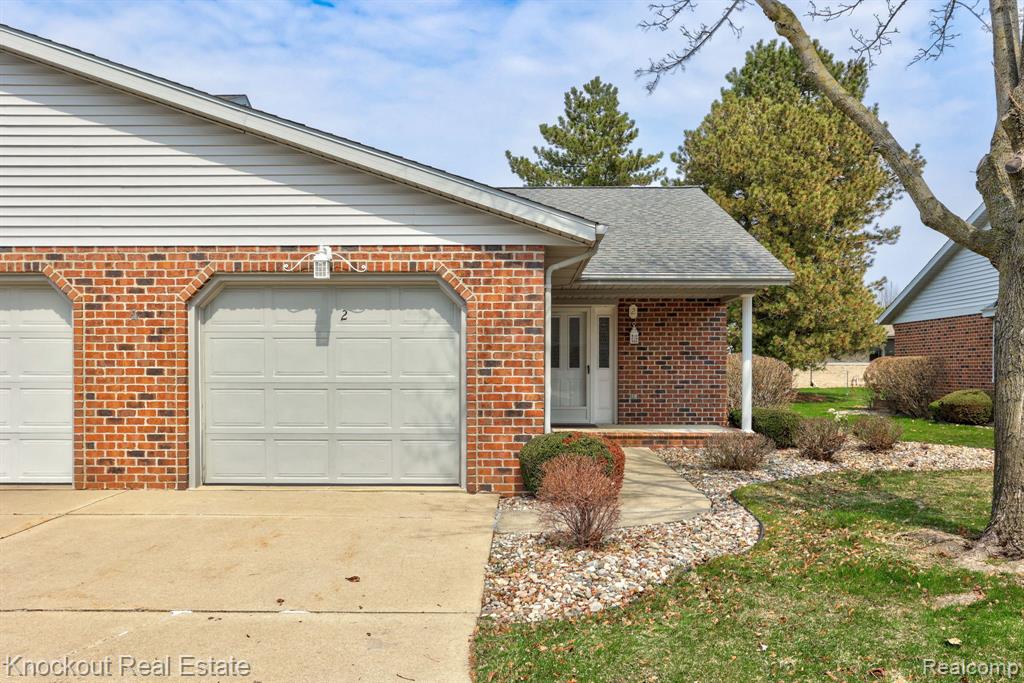 2 Wilshire Drive, Frankenmuth, MI 48734 — Photo 2