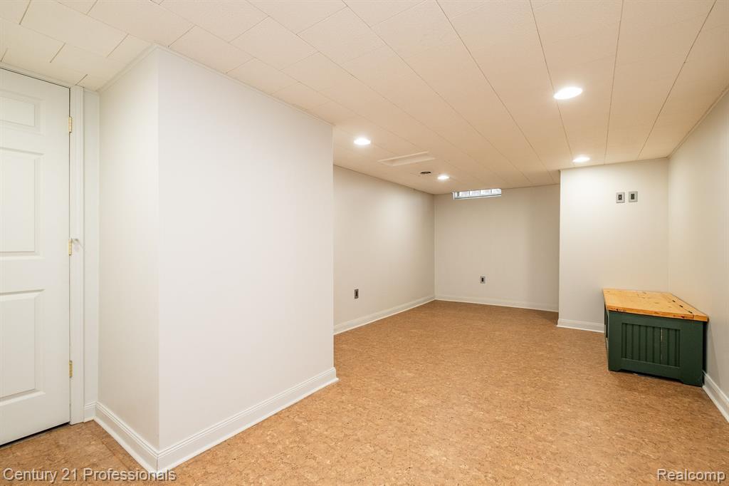 4256 BIEBER Drive, Sterling Heights, MI 48310 — Photo 35